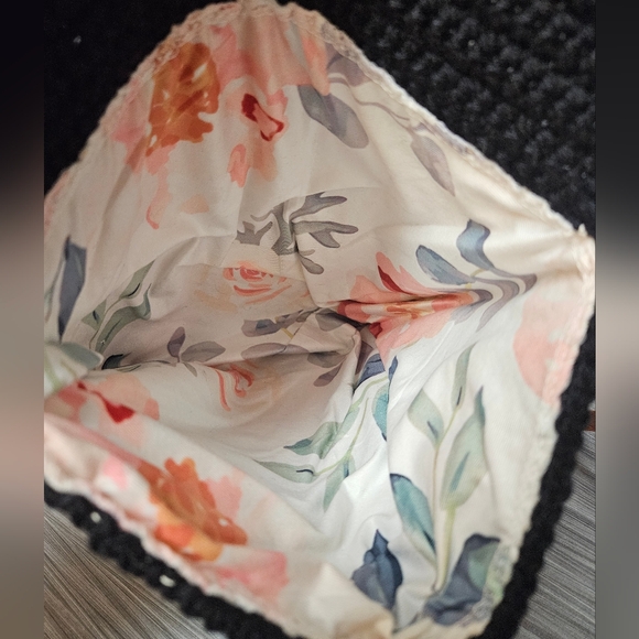 Frida Kahlo Handcrafted Floral Crochet Bag Set - Picture 4 of 16